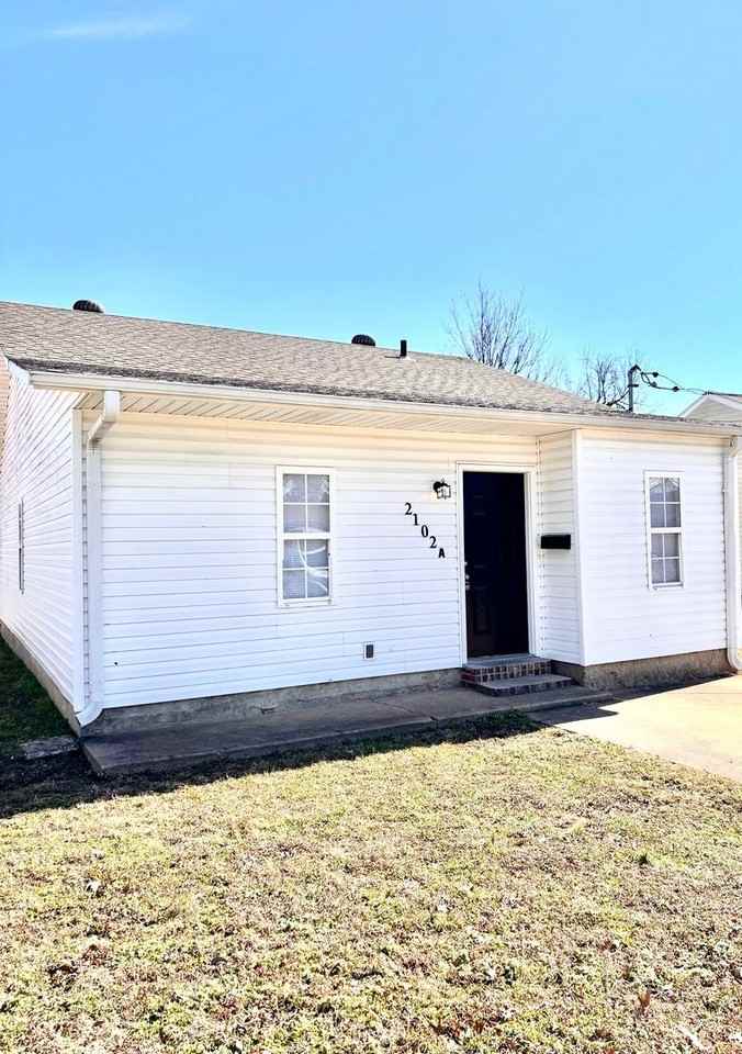 2102 Clark St - Photo 2 of 11