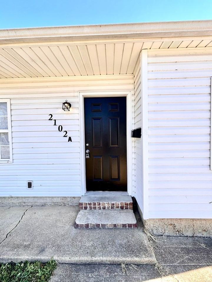2102 Clark St - Photo 3 of 11