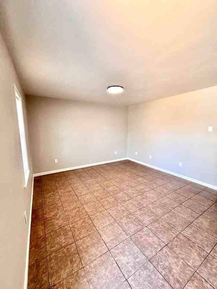 2102 Clark St - Photo 4 of 11