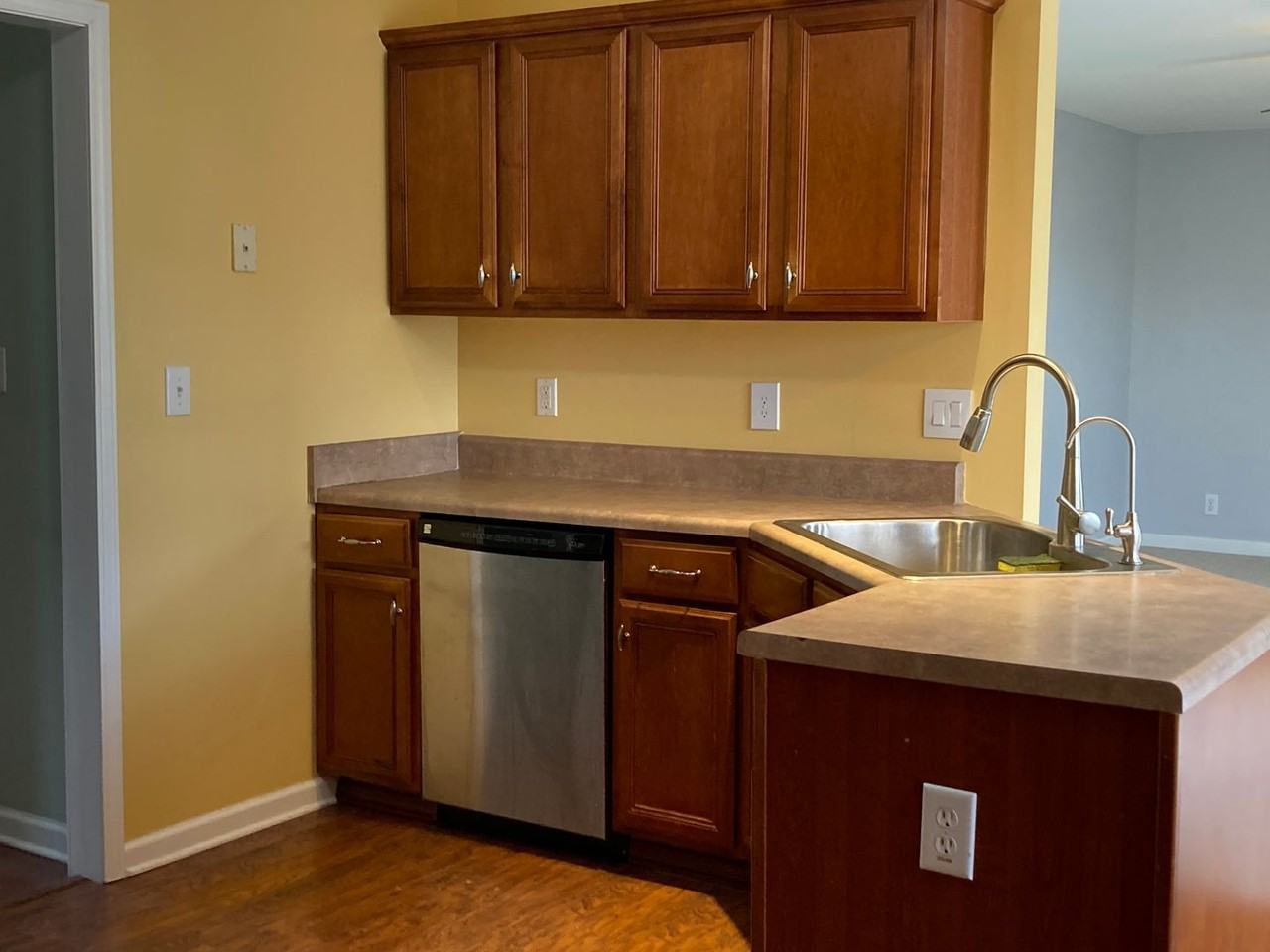 2566 Leprechaun Ln - Photo 7 of 33