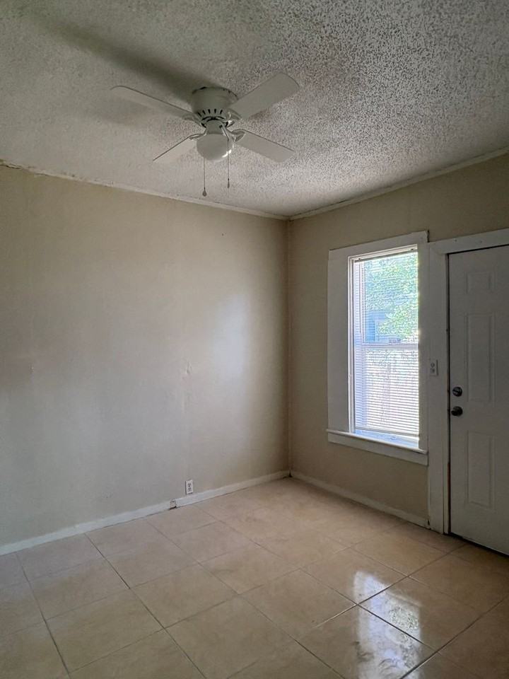 1215 E 24th Ave - Photo 7 of 11