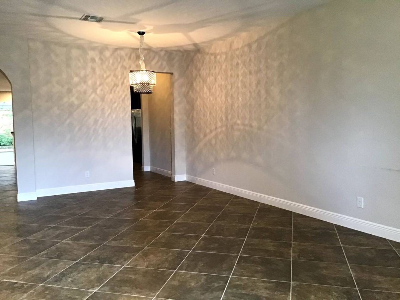 1021 Vinsetta Cir - Photo 3 of 22