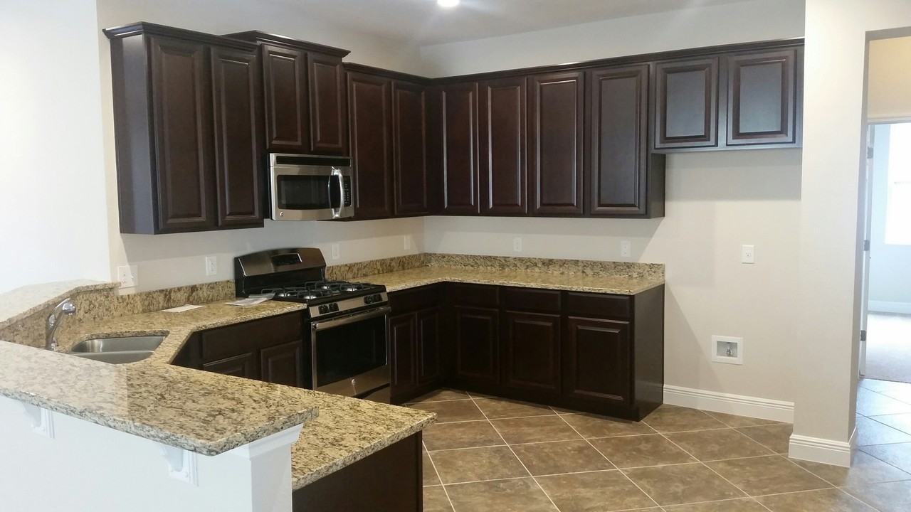 1021 Vinsetta Cir - Photo 5 of 22