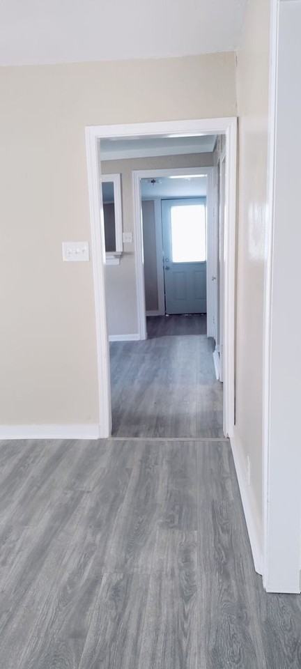 910 Panhandle St - Photo 3 of 7