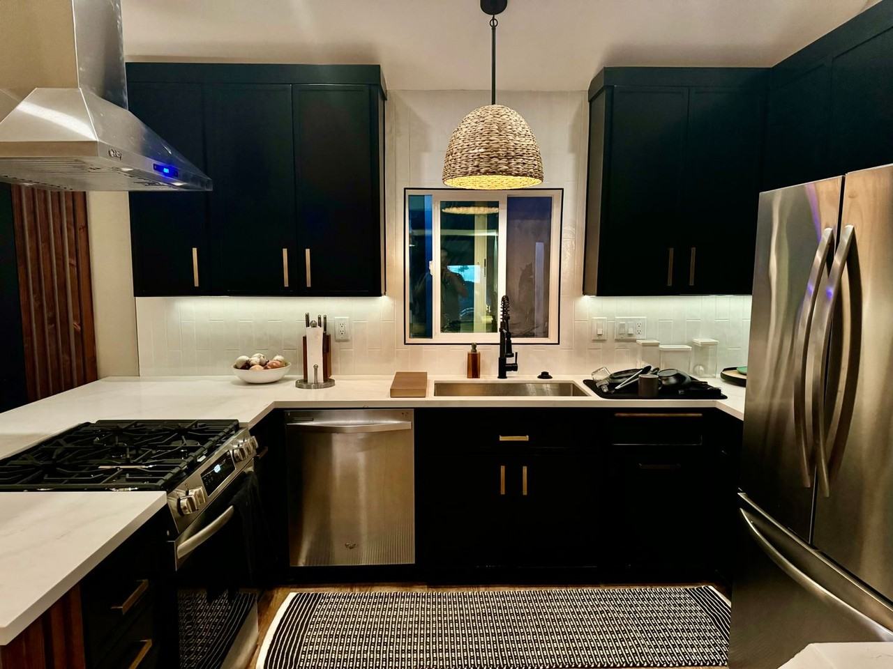 2527 Manchester Ave - Photo 4 of 20