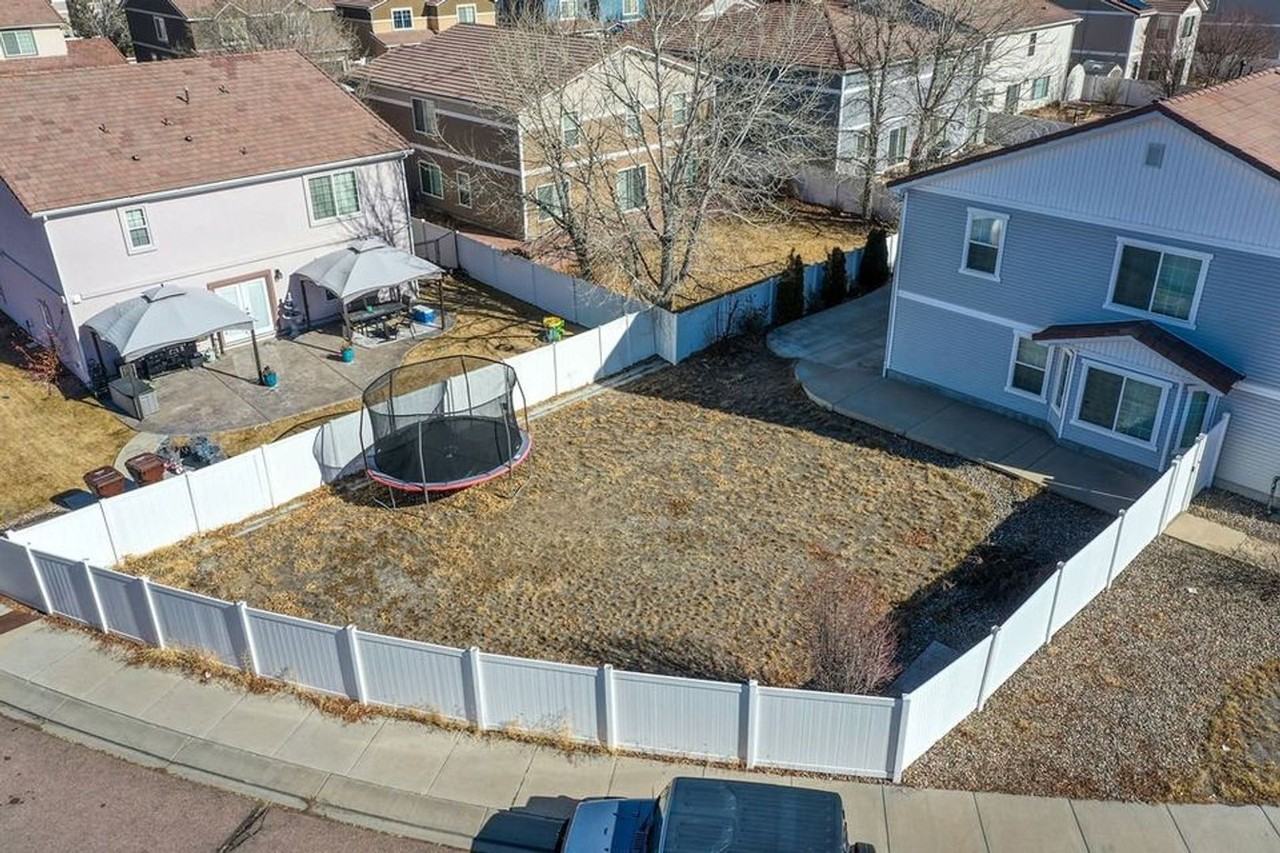 7762 Lantern Ln - Photo 3 of 23