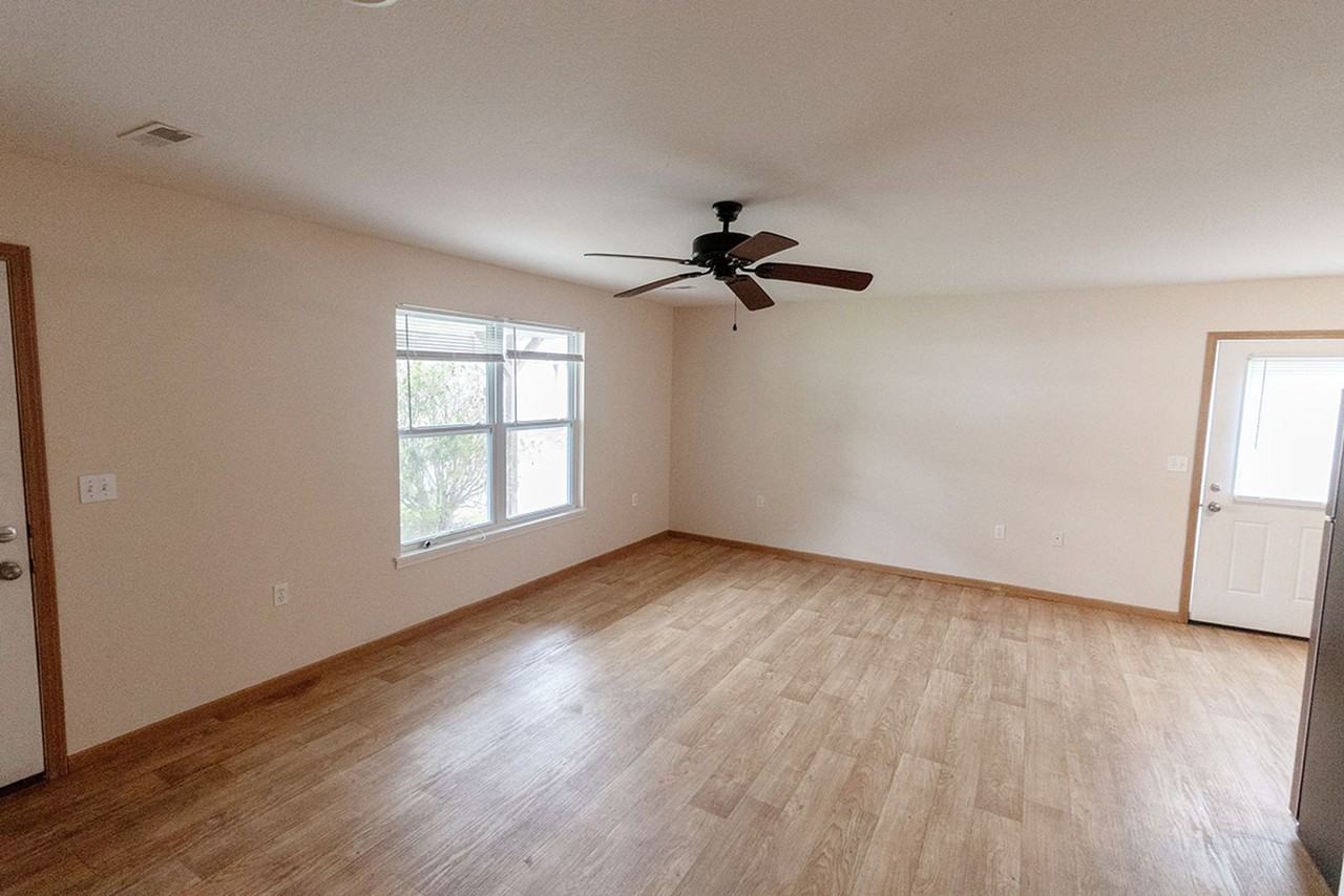 1540 Florence Dr - Photo 4 of 9