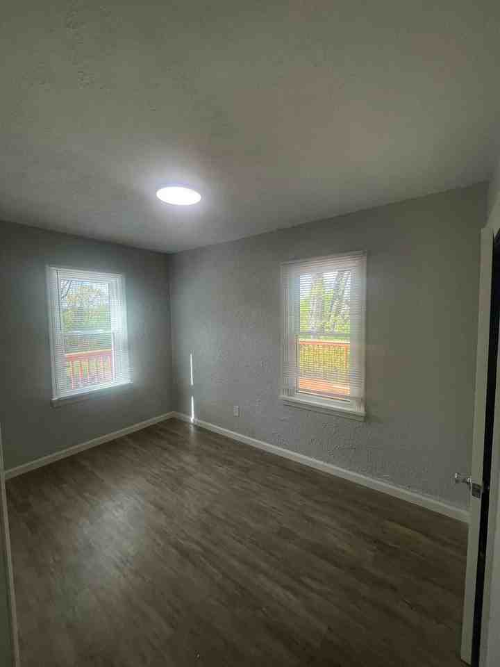 3135 Ridgeway Dr - Photo 7 of 17