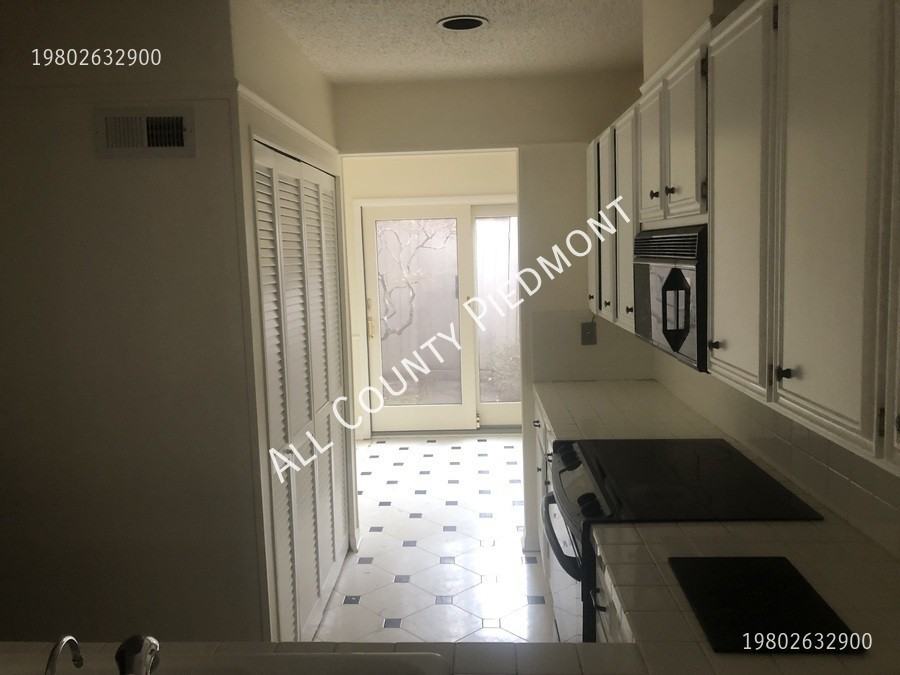 43 Old Post Rd - Photo 5 of 9