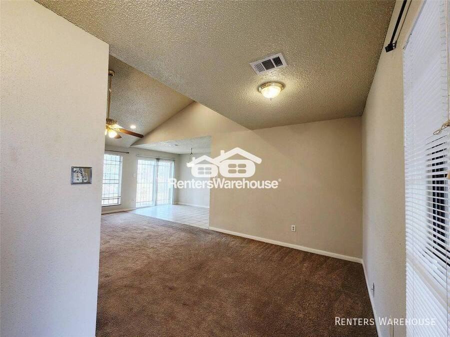 9607 Hanford St - Photo 2 of 15