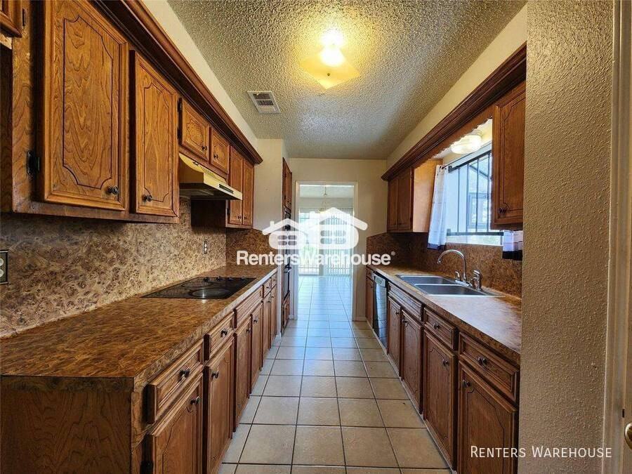 9607 Hanford St - Photo 7 of 15