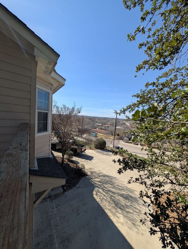 1270 Hillcrest Dr - Photo 3 of 42