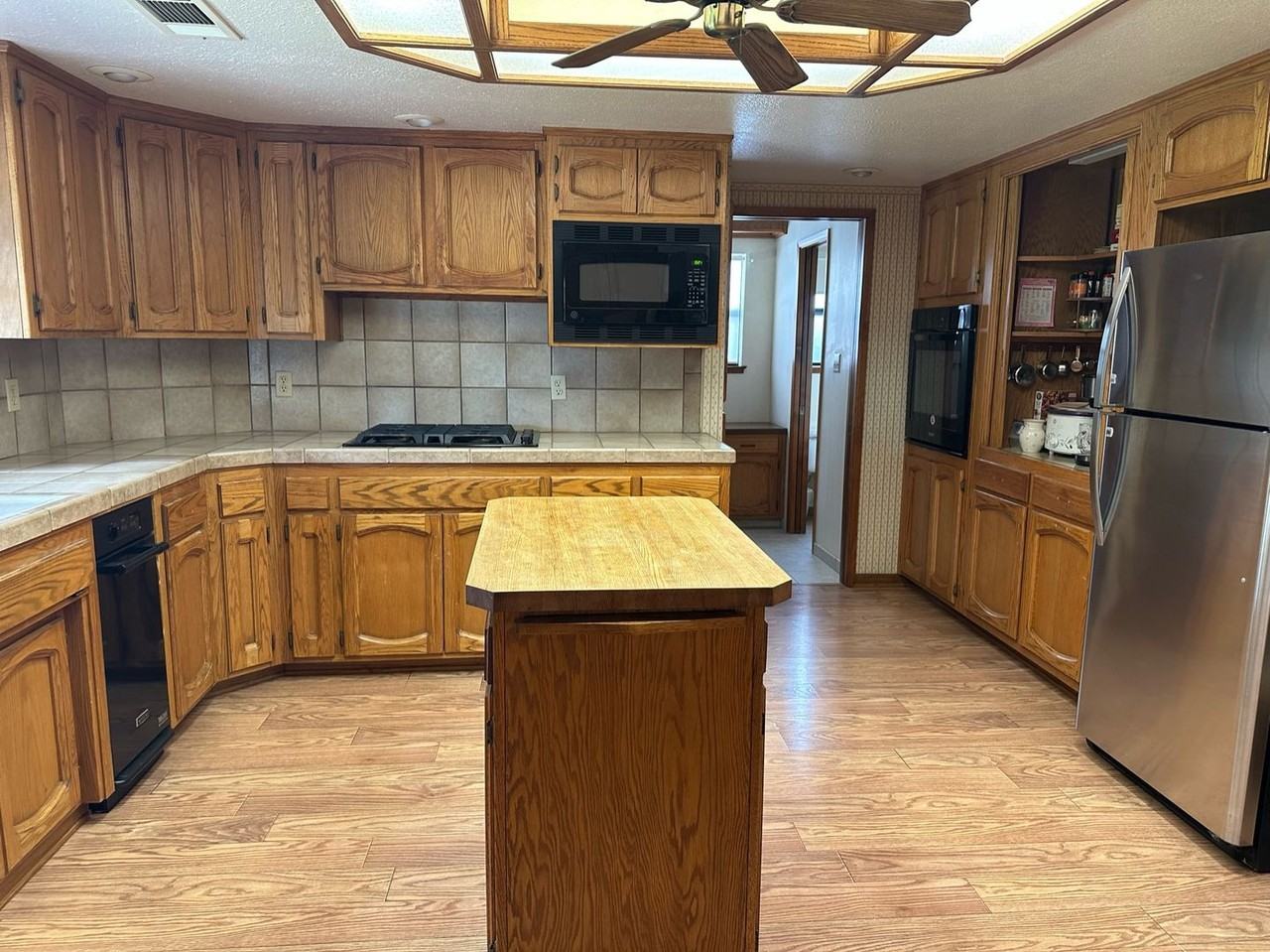 475 E Mercedes St - Photo 4 of 50