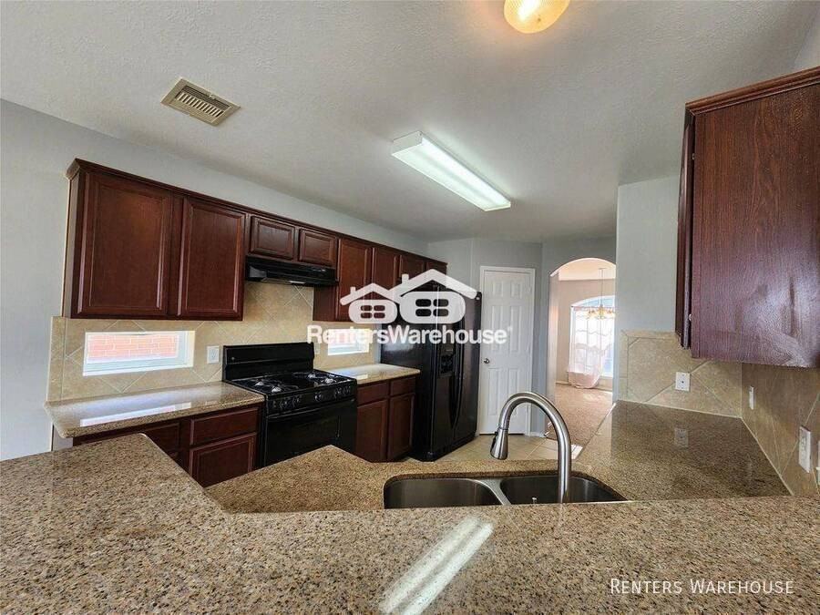 22034 Guston Hall Ln - Photo 4 of 30