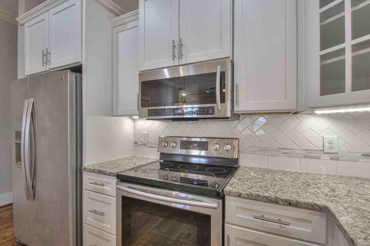 1327A Meridian St - Photo 5 of 46