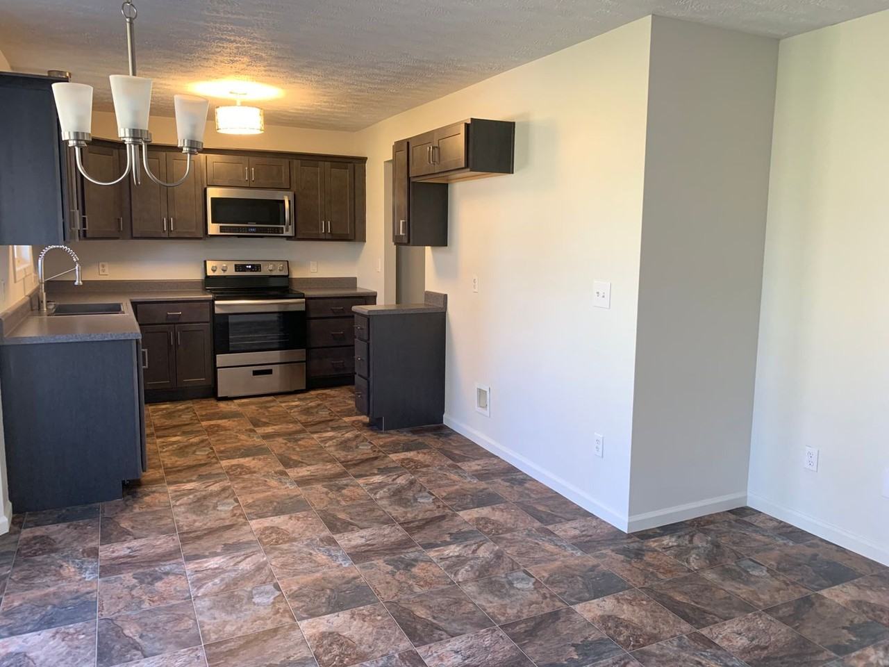 4539 W Kingsbury St - Photo 3 of 14