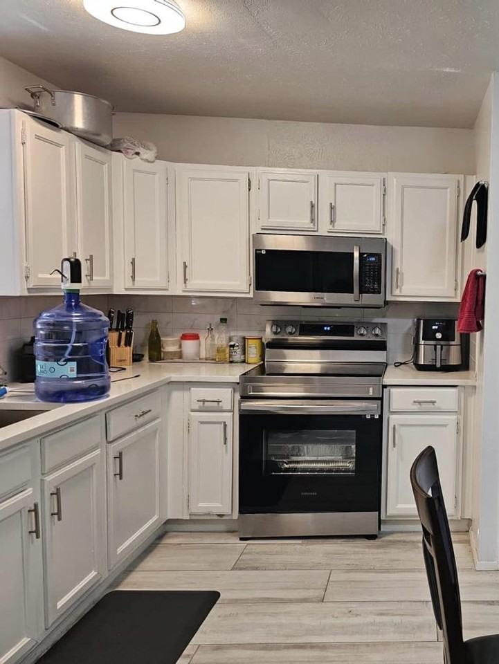 2036 Rose Hill Rd - Photo 2 of 15