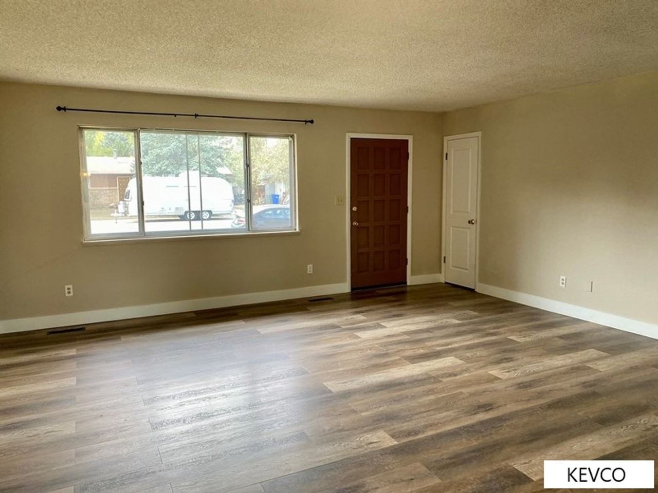 820 Rocky Rd - Photo 2 of 19