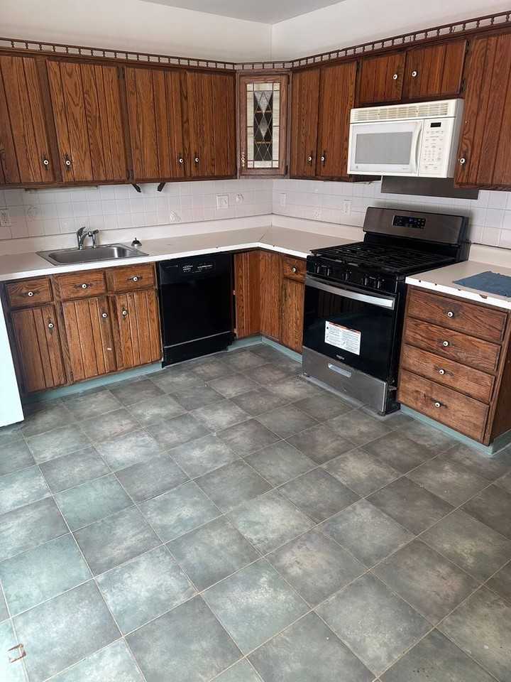 2531 S 18th St - Photo 4 of 11