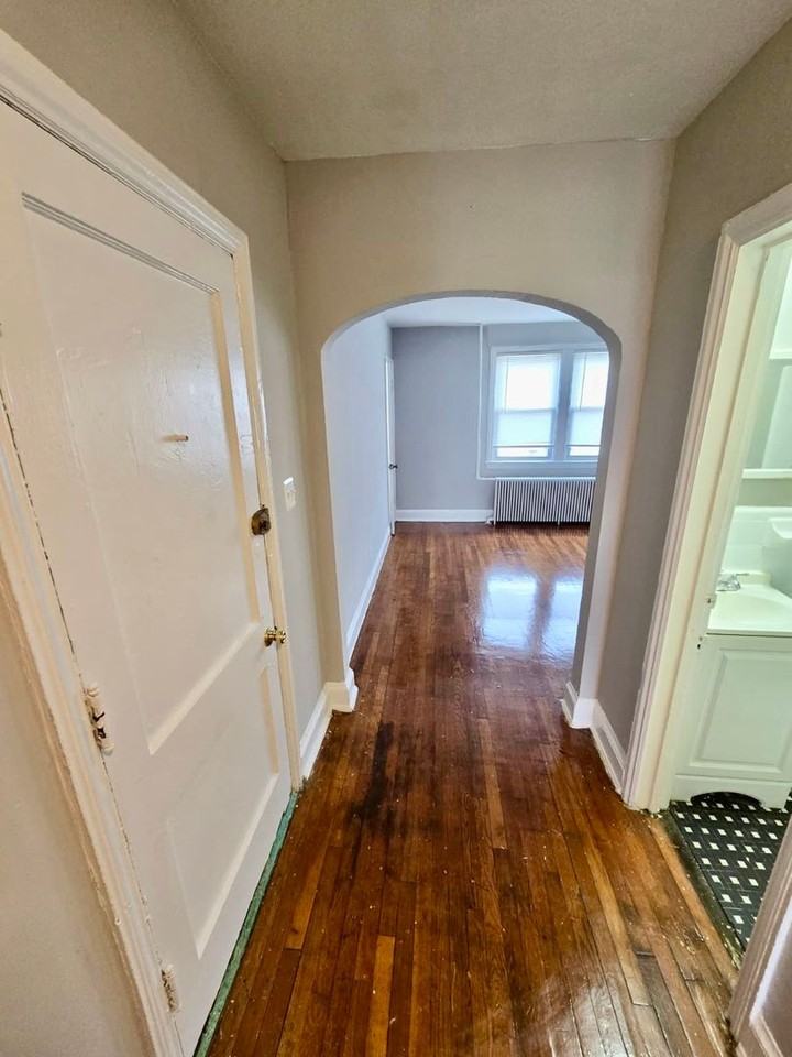 1237 Queen St Ne - Photo 2 of 10