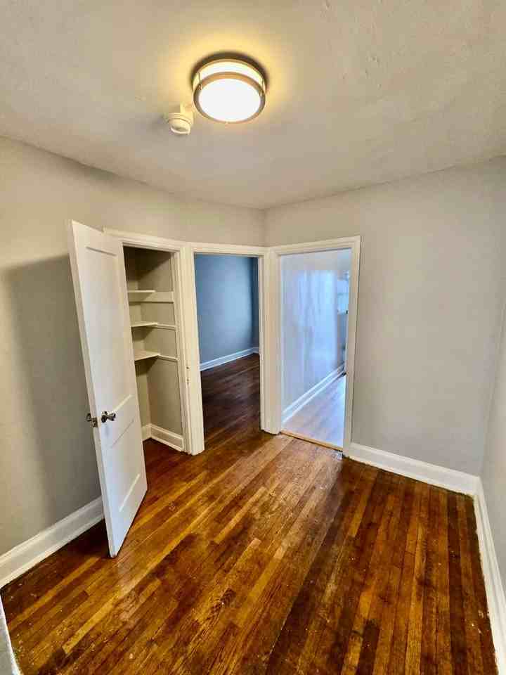 1237 Queen St Ne - Photo 6 of 10