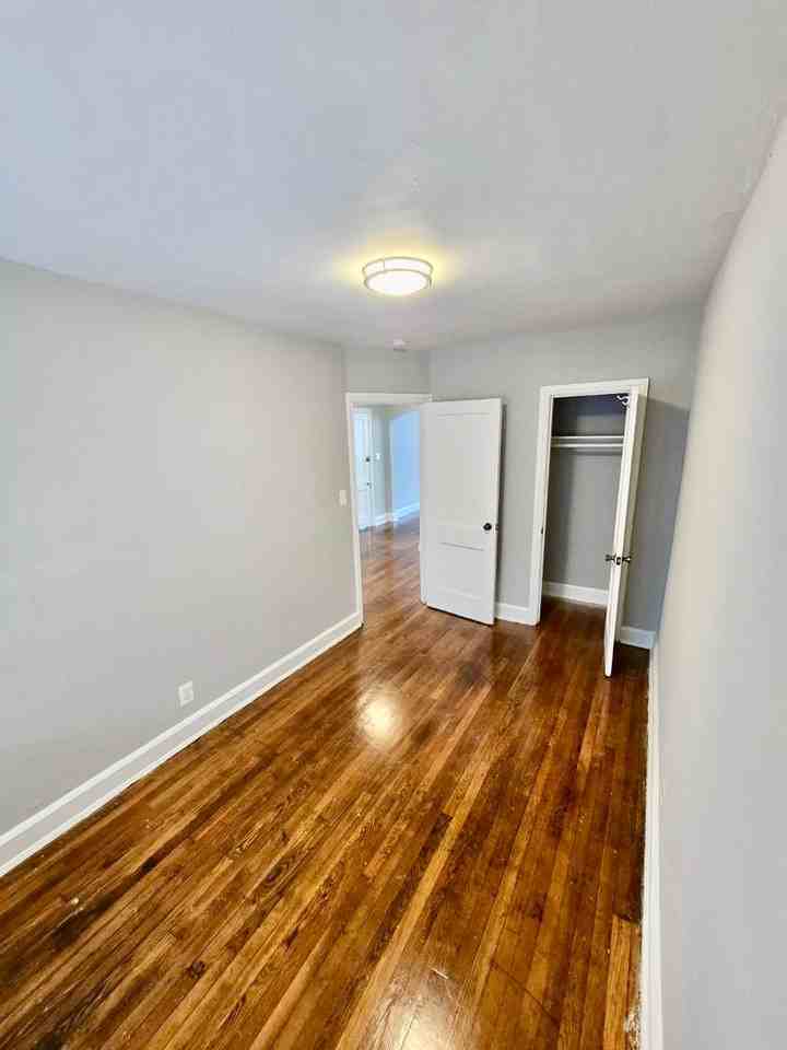 1237 Queen St Ne - Photo 7 of 10