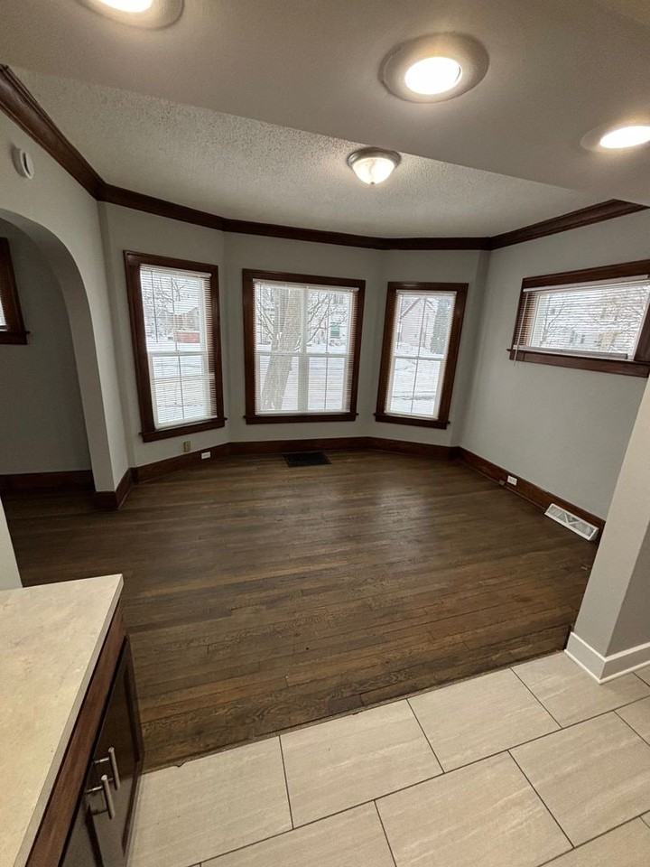 827 Watson St Sw - Photo 4 of 14