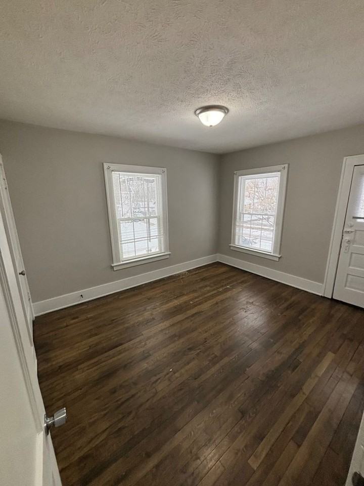 827 Watson St Sw - Photo 7 of 14