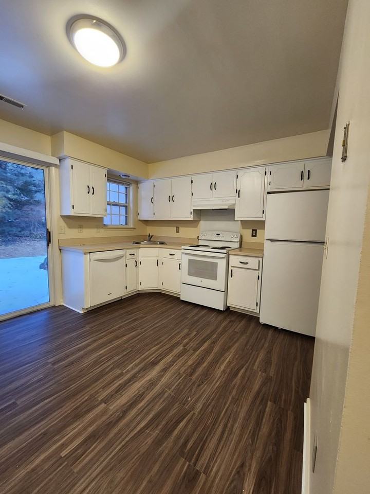 339 Bennington Rd - Photo 4 of 13