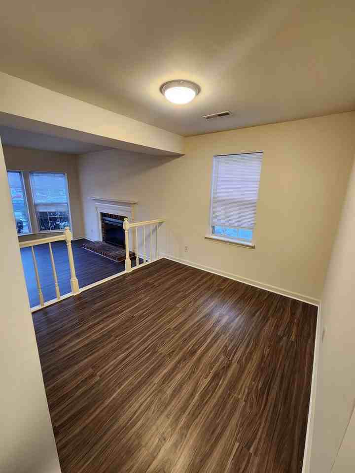 339 Bennington Rd - Photo 5 of 13