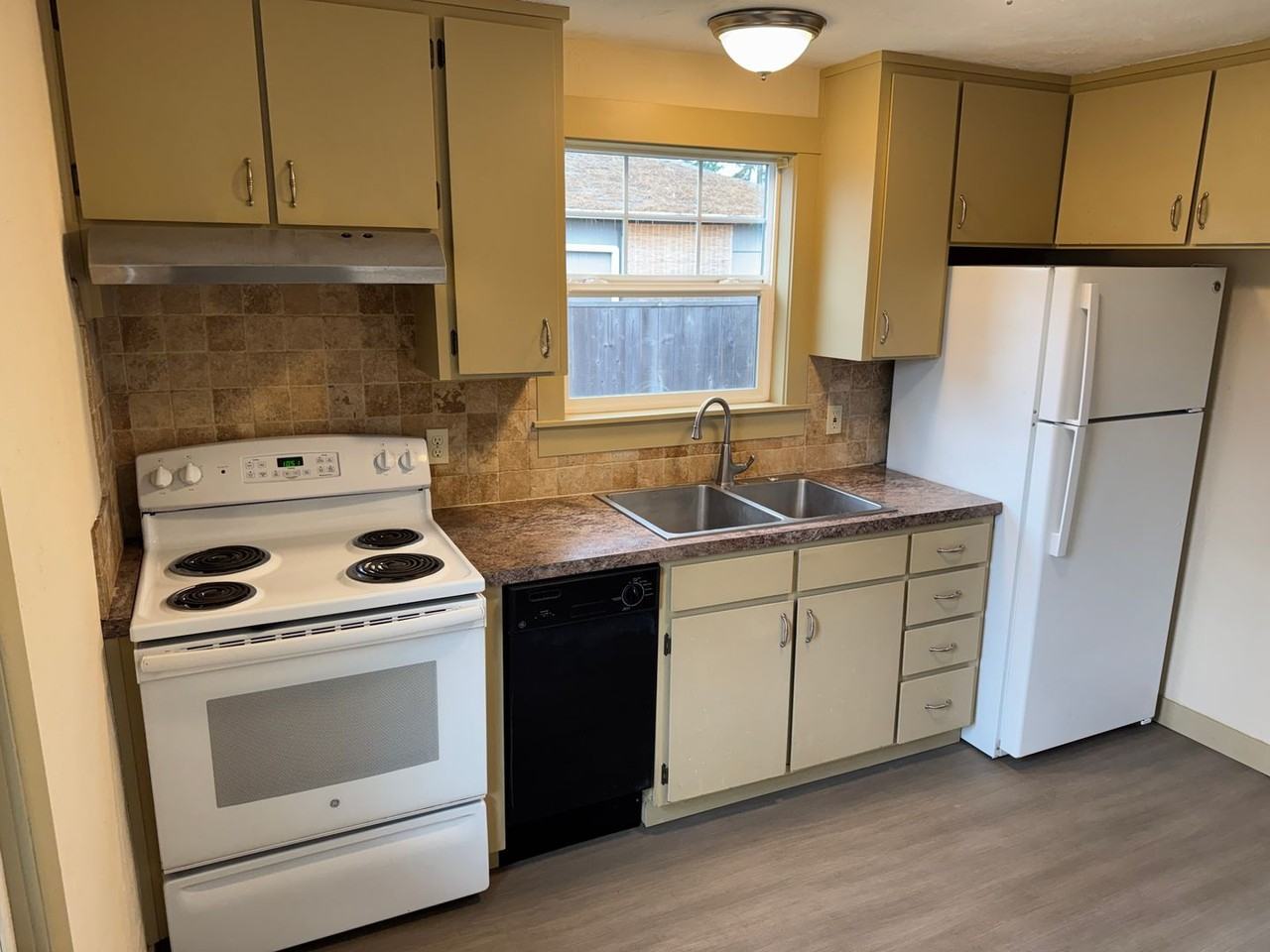 1770 W 18th Ave - Photo 7 of 23