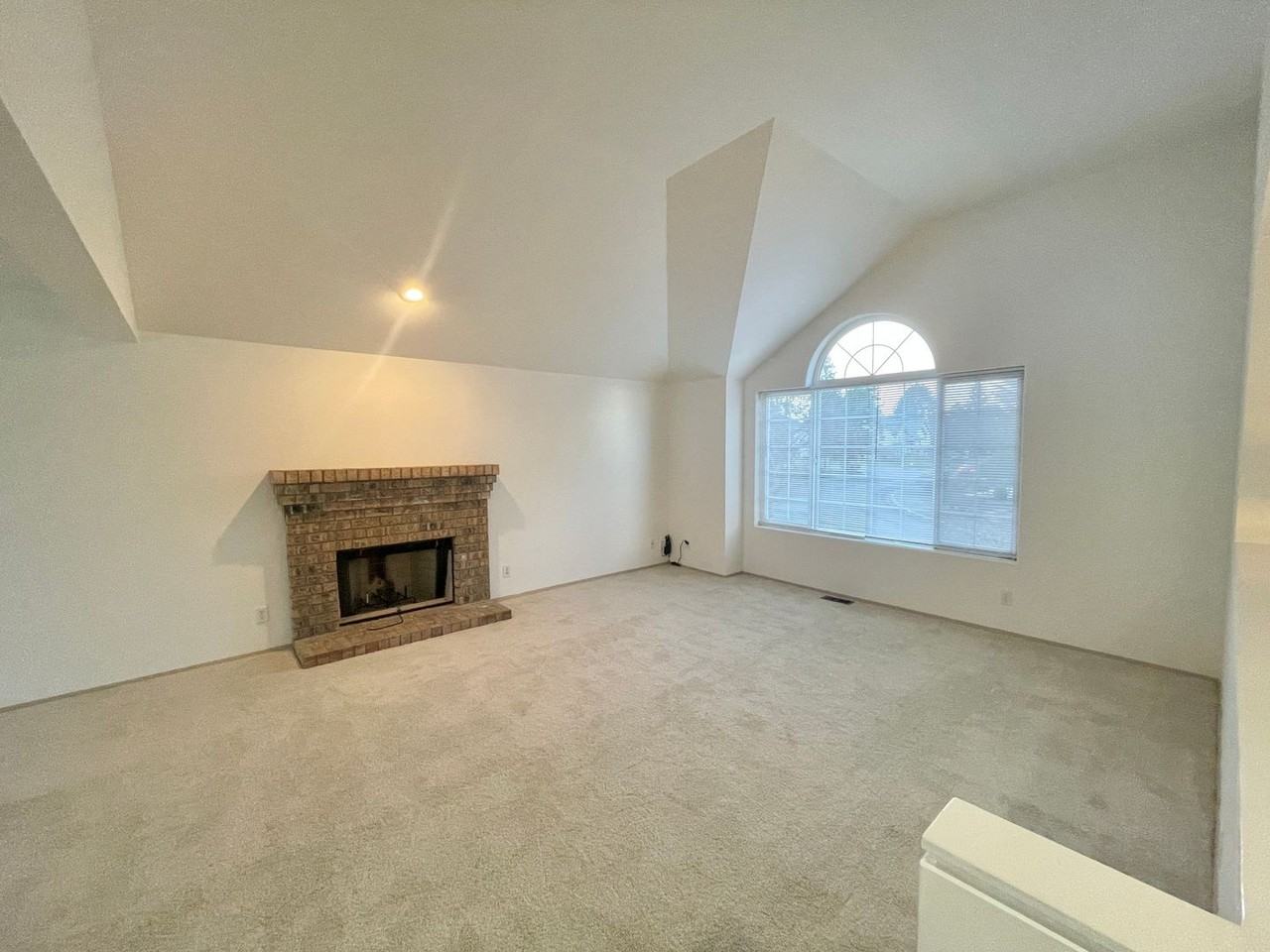 12807 86th Ave Ne - Photo 6 of 32