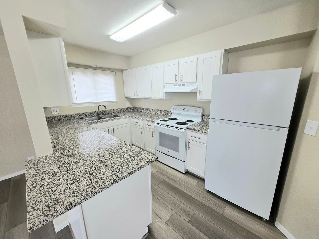 E Street (1848) - Photo 4 of 14