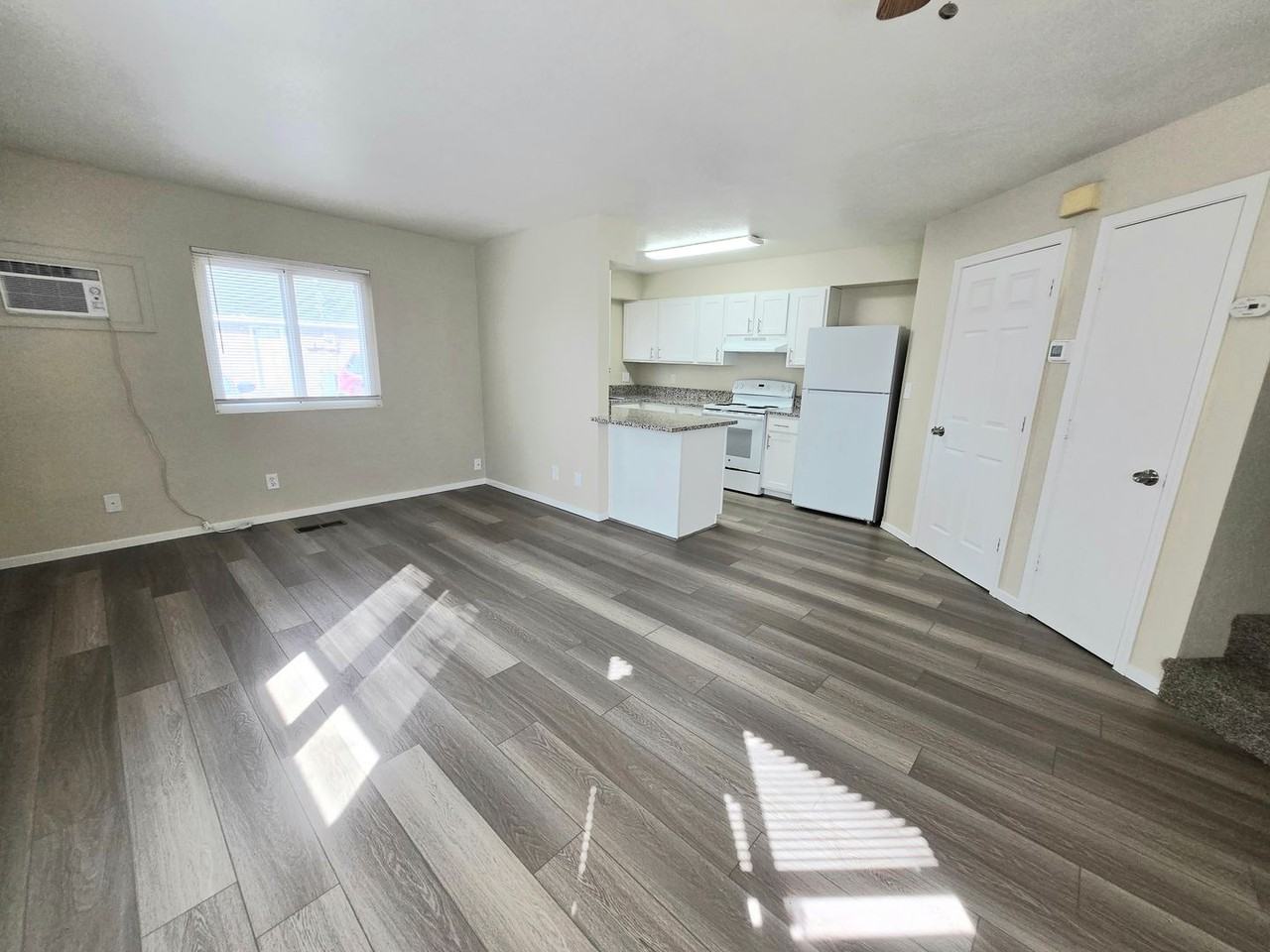 E Street (1848) - Photo 5 of 14