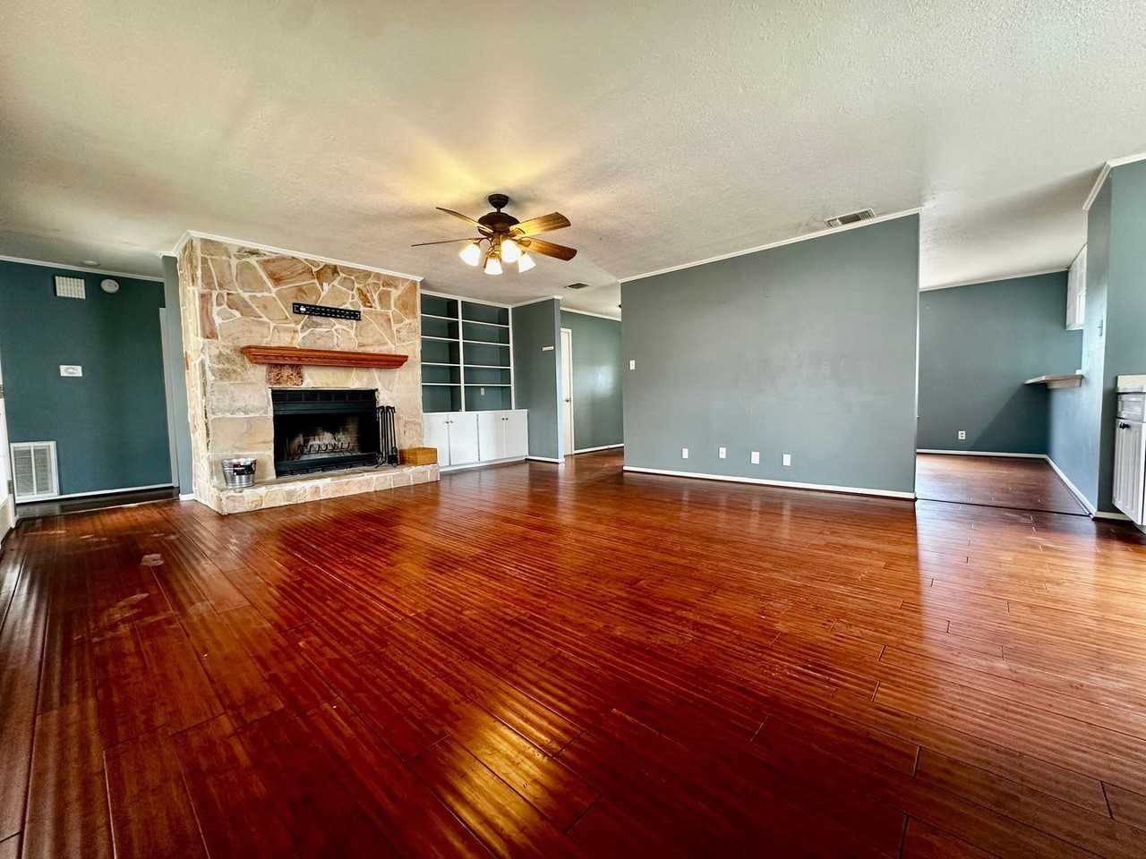 804 Olympic Dr - Photo 2 of 12