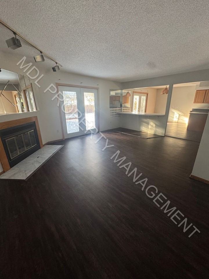 2345 Darwin Ln - Photo 2 of 7