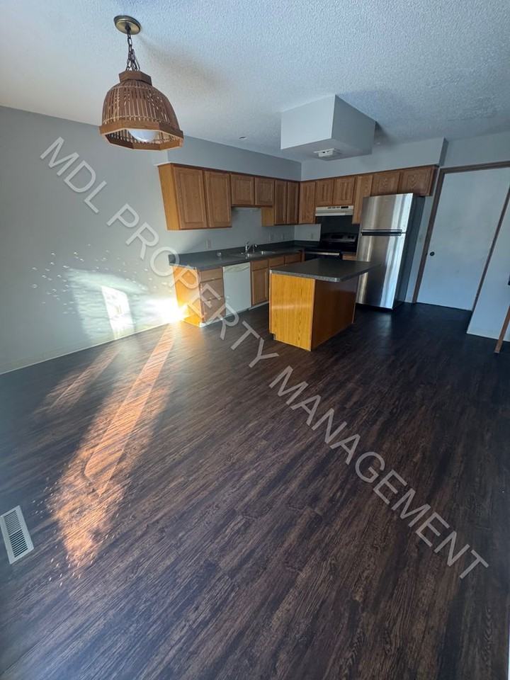 2345 Darwin Ln - Photo 4 of 7