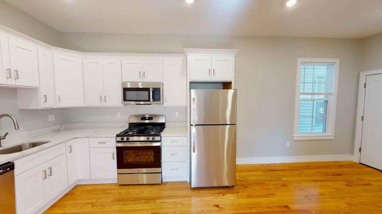 1621D Tremont St - Photo 6 of 7