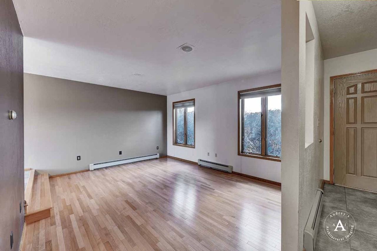 4119 Wolverine Dr - Photo 3 of 24