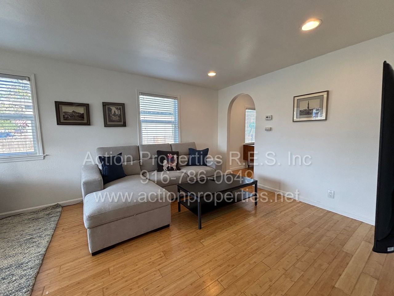 515 Oak St - Photo 2 of 11