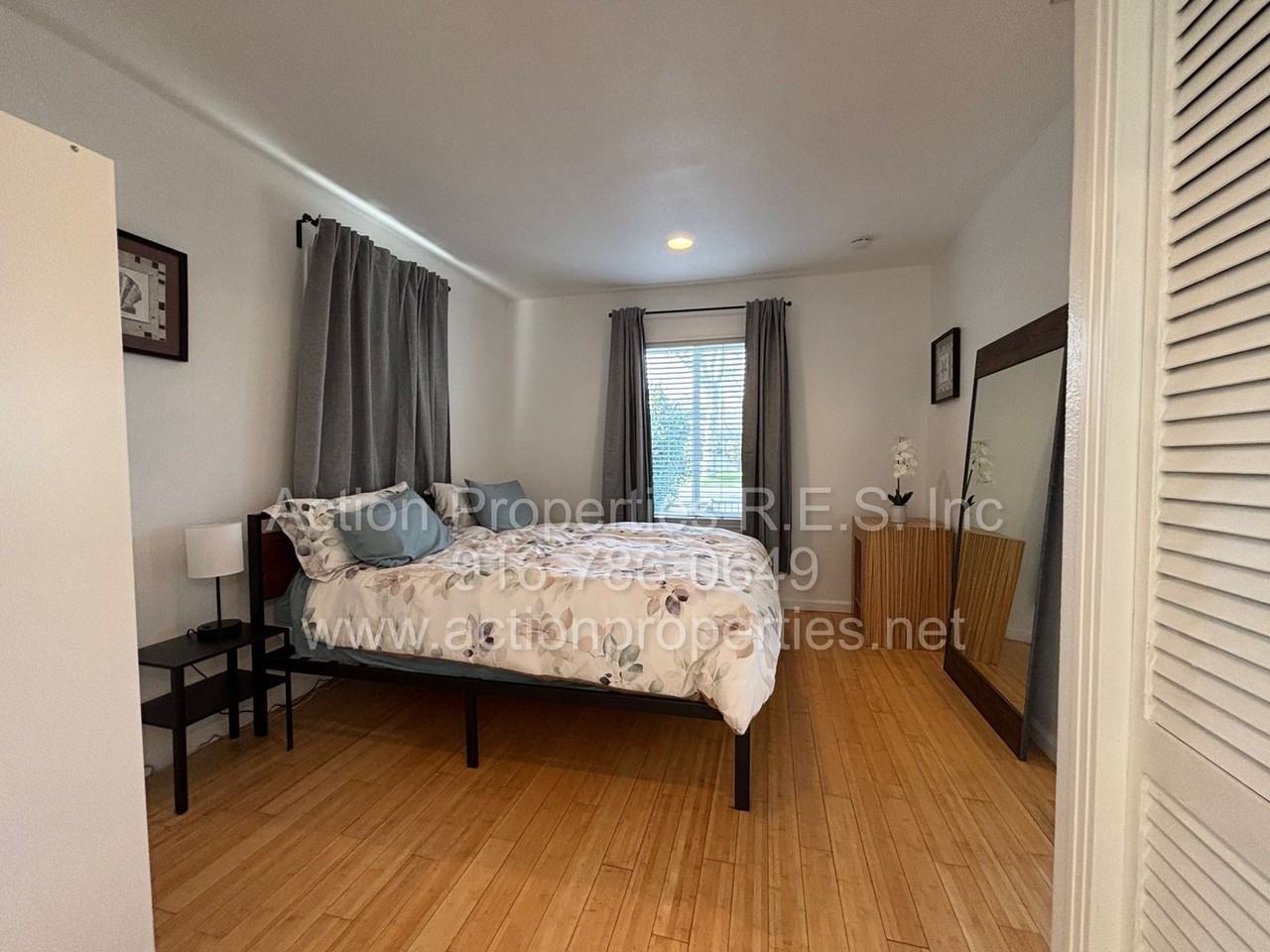 515 Oak St - Photo 4 of 11