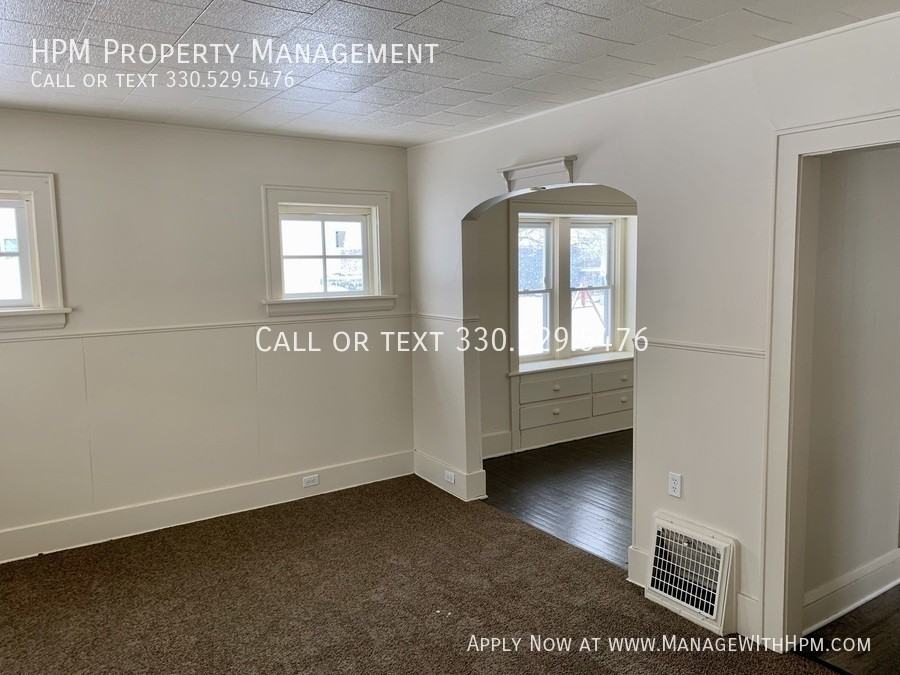 1221 Girard St - Photo 3 of 11