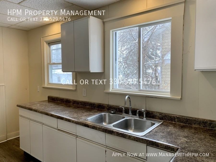 1221 Girard St - Photo 5 of 11