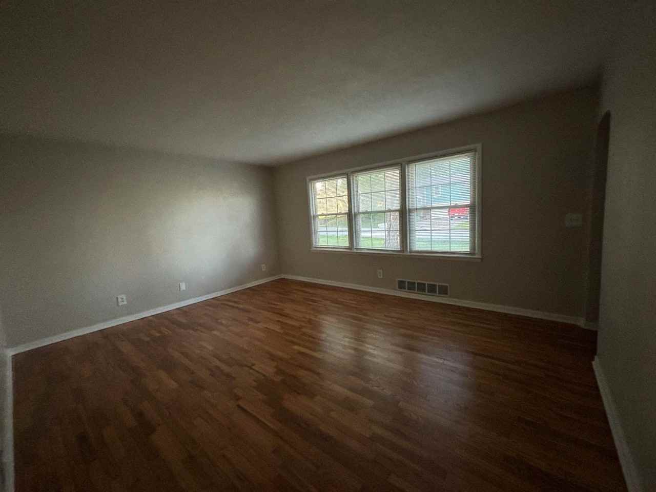 405 Cline St - Photo 6 of 11