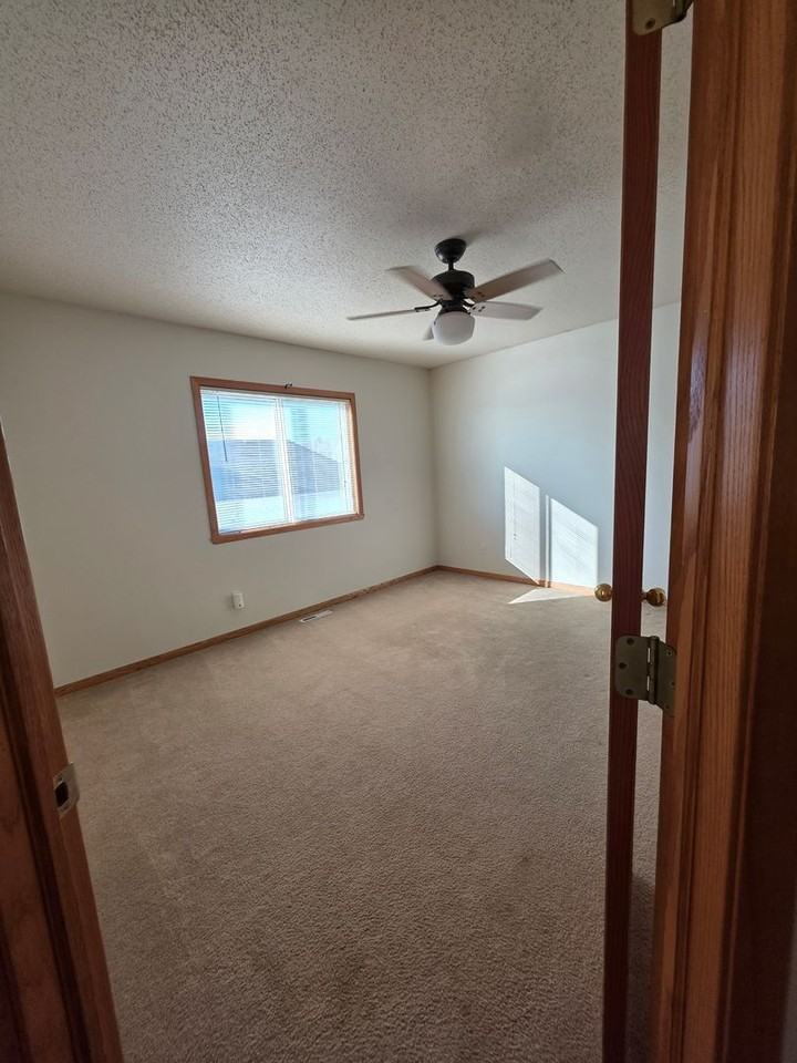 1625 41st Ave S - Photo 6 of 10