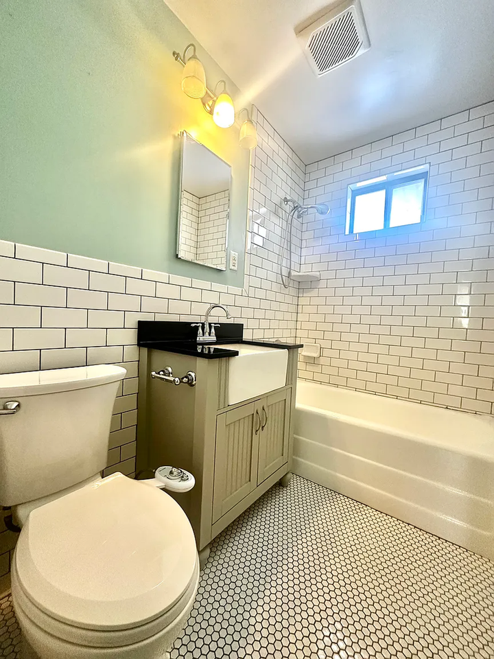 6110 Pratt St - Photo 7 of 13