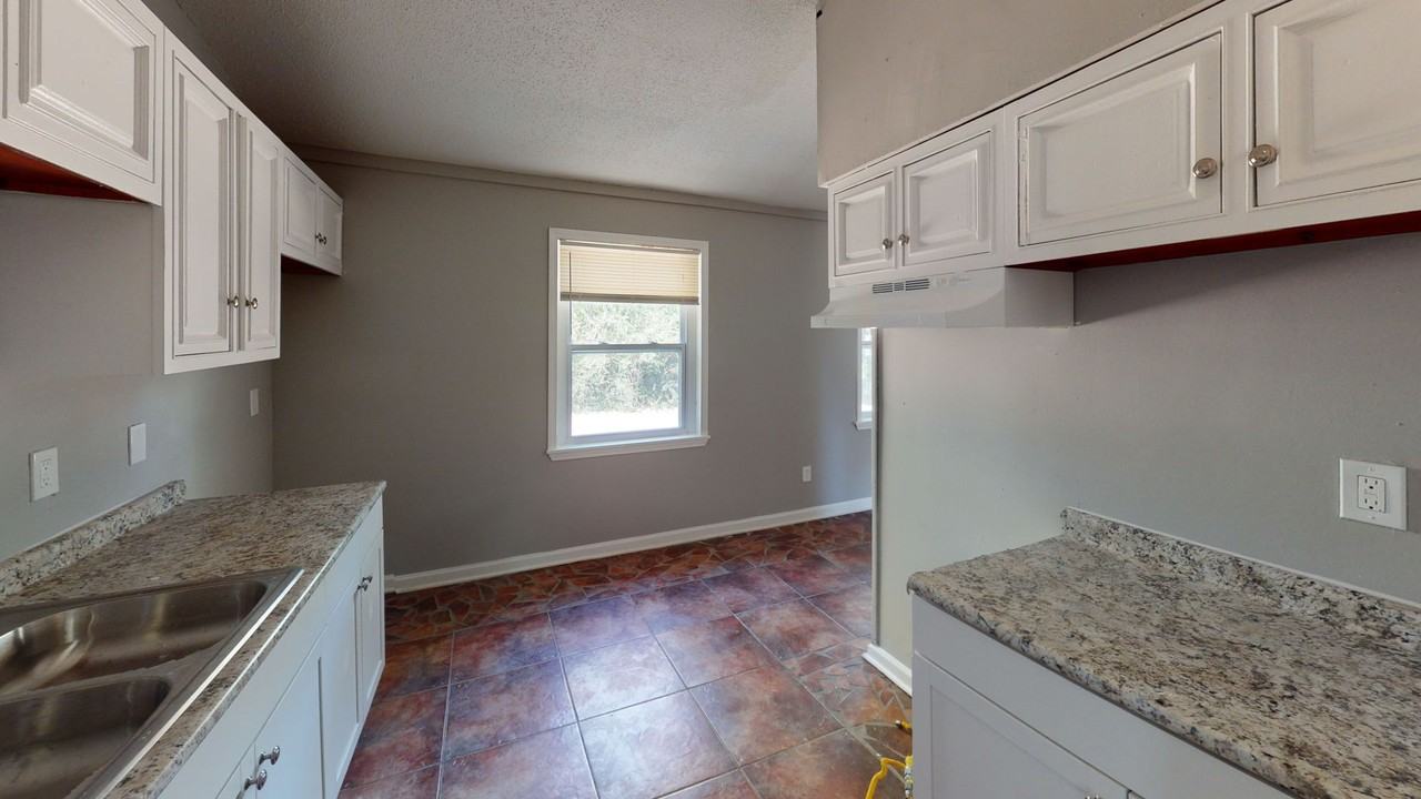 938 Bramblewood Ln - Photo 2 of 10