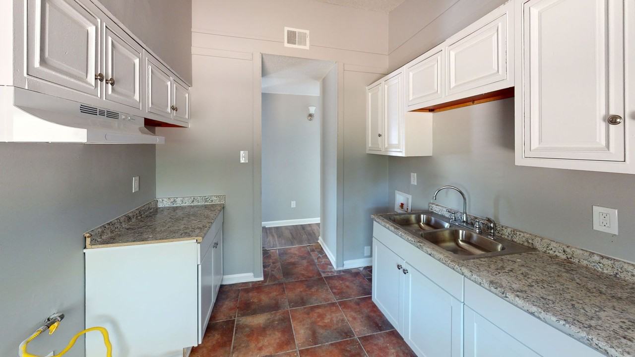 938 Bramblewood Ln - Photo 3 of 10