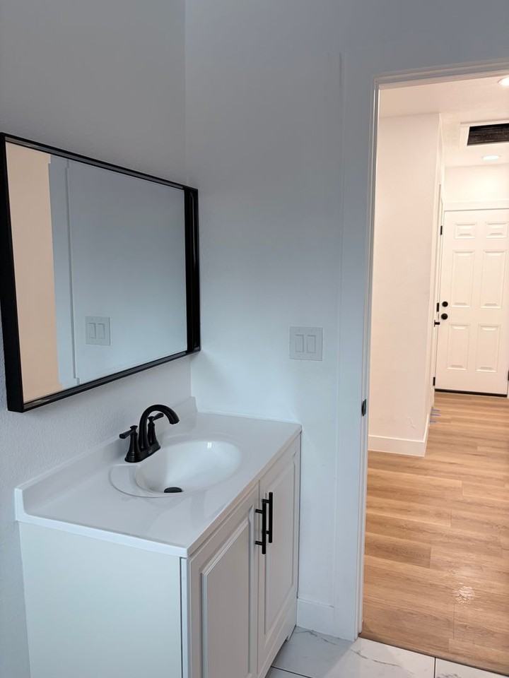 8223 S Main St - Photo 7 of 19