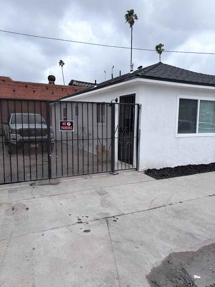 105 W 83rd St - Photo 2 of 17